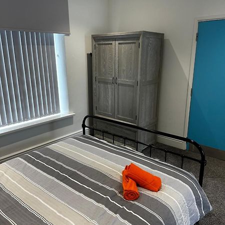 Town Centre Studio Flat Мърдър Титфил Екстериор снимка