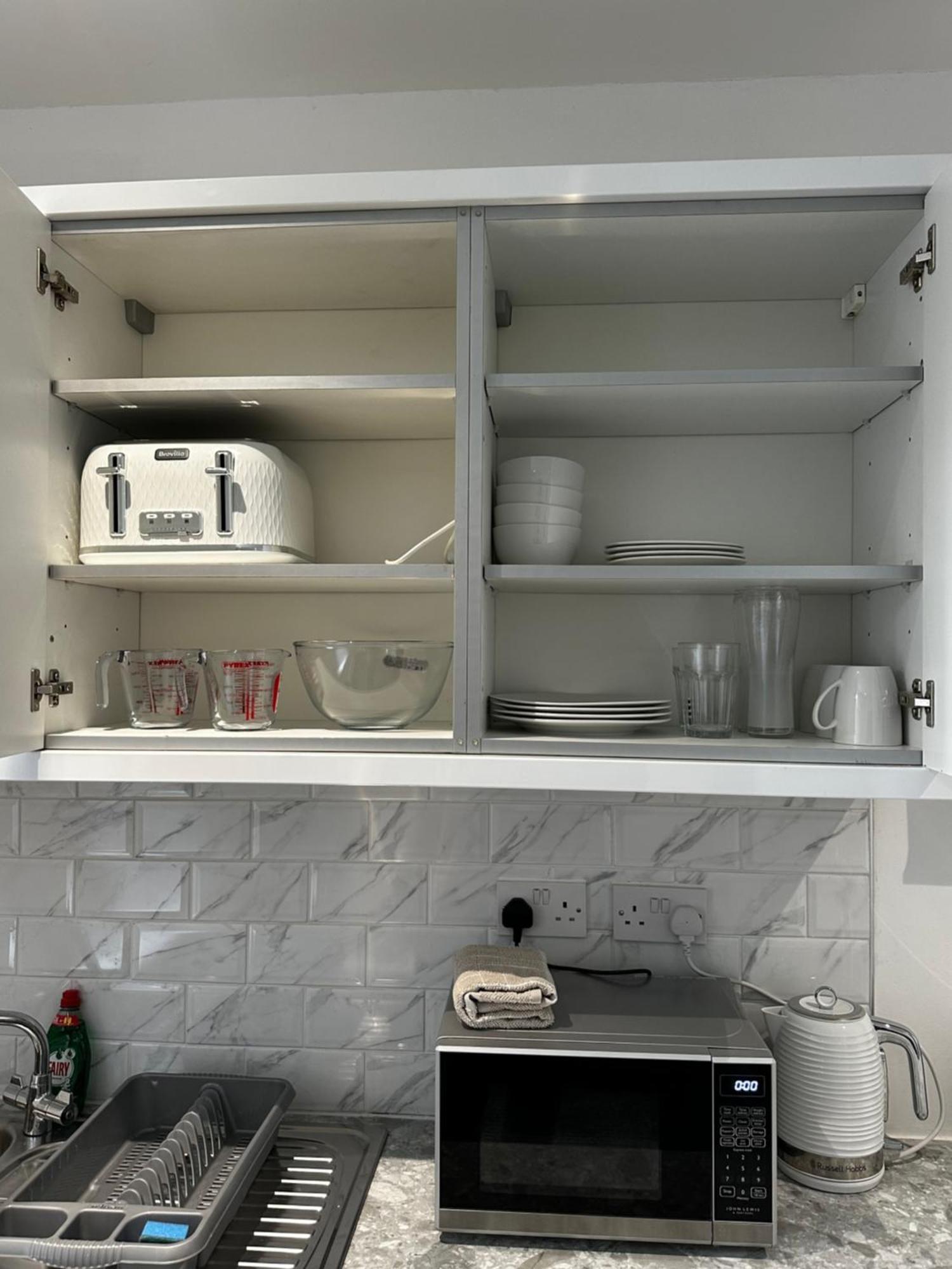 Town Centre Studio Flat Мърдър Титфил Екстериор снимка