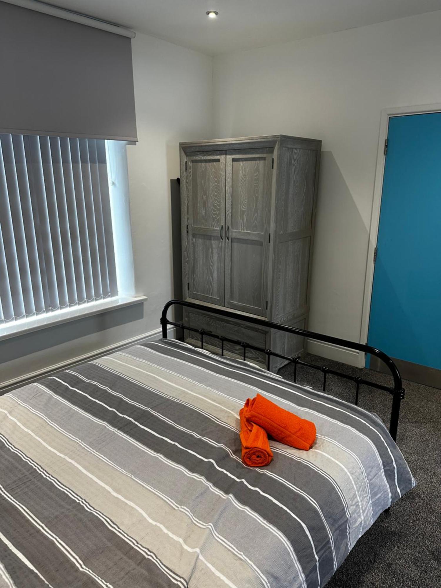 Town Centre Studio Flat Мърдър Титфил Екстериор снимка