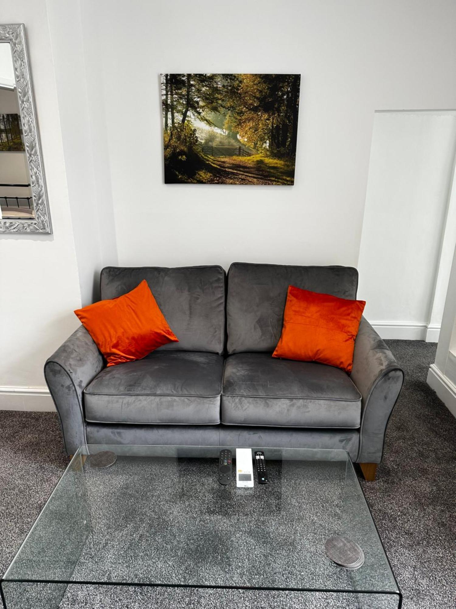 Town Centre Studio Flat Мърдър Титфил Екстериор снимка